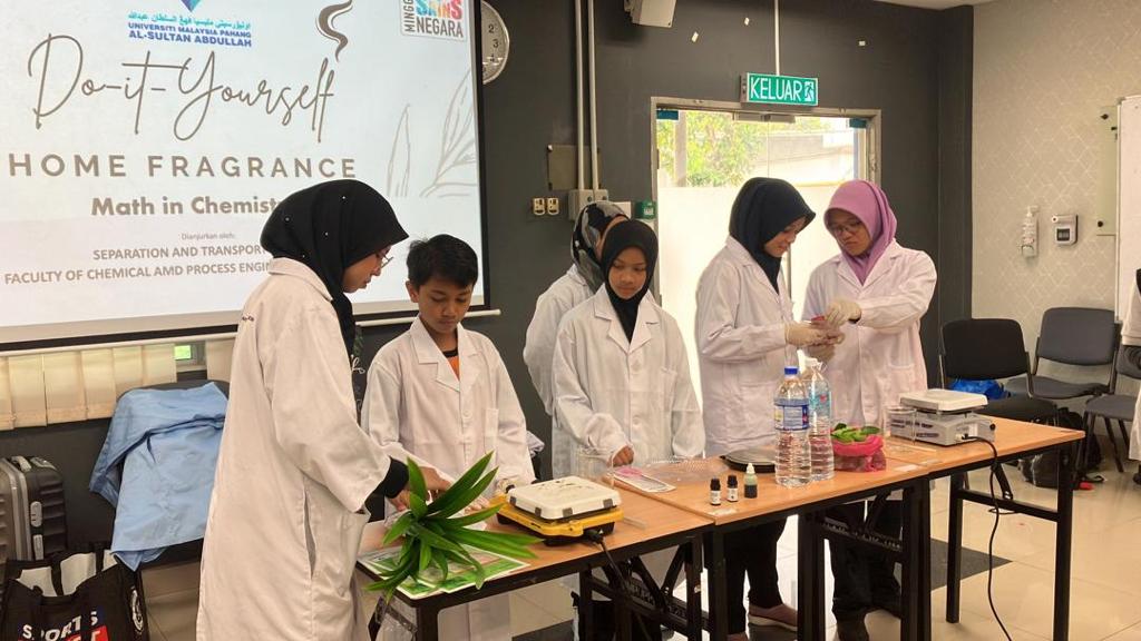 AKTIVITI DO IT YOURSELF: HOME FRAGRANCE DI KARNIVAL MINGGU SAINS NEGARA 2023 PERINGKAT NEGERI PAHANG ANJURAN KLUSTER PENYELIDIKAN SEPARATION AND TRANSPORT FTKKP